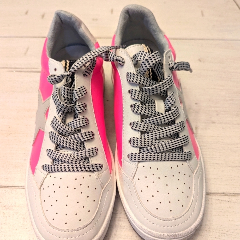 Shu shos Kids Pink and white Tennis shoes sz 3.5